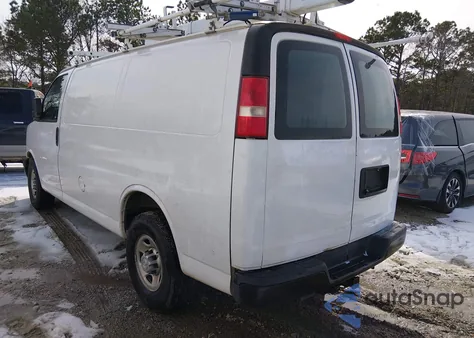 2016 Chevrolet Express 2500 Work Van z USA, uszkodzony, nr VIN 1GCWGAFF8G1332862